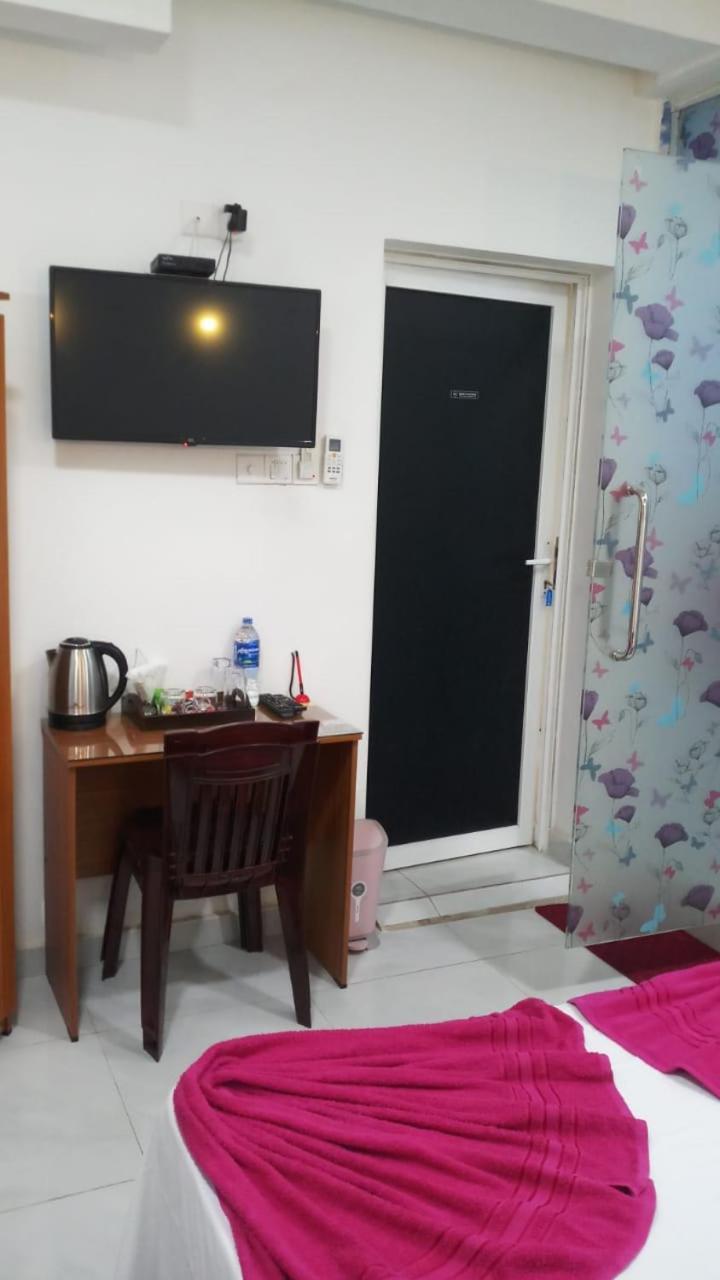 The Wish Kollupitiya,seaside Next To Marino Hotel,colombo 3 *